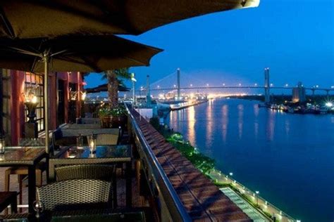 waterfront restaurants in historic district.